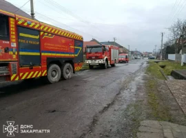 На Мукачівщині рятувальники ліквідували пожежу в надвірній споруді