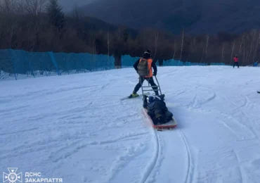Гірські рятувальники надали допомогу лижнику, який травмувався на Красії