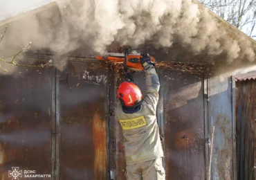В Ужгороді рятувальники ліквідували пожежу в гаражі