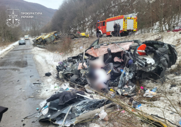 Двоє загиблих і травмована дитина: судитимуть водія вантажівки, що спричинив ДТП на Абранському перевалі
