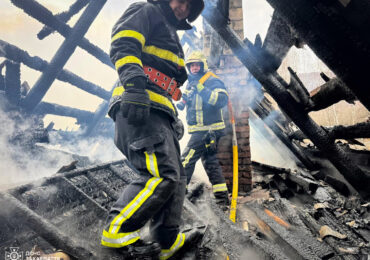 Рятувальники ліквідували пожежу в літній кухні на Хустщині