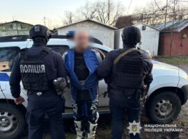 Спецоперація у Мукачеві: правоохоронці вилучили арсенал вогнепальної зброї та боєприпасів