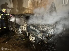 На Хустщині згорів легковик Opel