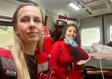 У Квасах на Рахівщині літній чоловік отримав серйозне поранення від корови