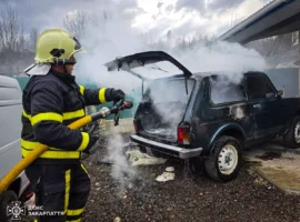 Міжгірські рятувальники ліквідували пожежу легковика