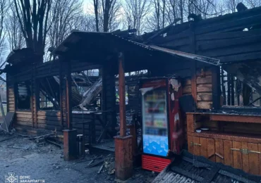 В Боздоському парку вогнеборці ліквідували пожежу в закладі громадського харчування