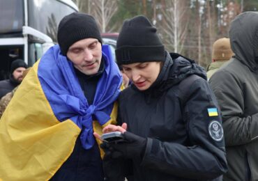 Ще 300 українських захисників повертаються додому з російського полону