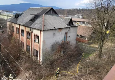 У Сваляві вогнеборці ліквідували пожежу в закинутій будівлі