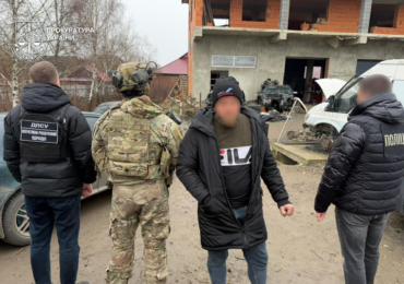 На Закарпатті чоловік продав автомобілі, ввезені як «гуманітарна допомога» для ЗСУ