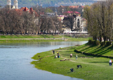 В Ужгороді стартував місячник благоустрою: містян закликають долучитися до прибирання