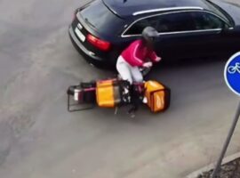 В Ужгороді скутер «Сільпо» врізався в Audi