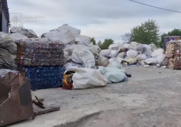 Тіньовий бізнес на відходах: в Ужгороді викрито схему незаконного заробітку на вторсировині