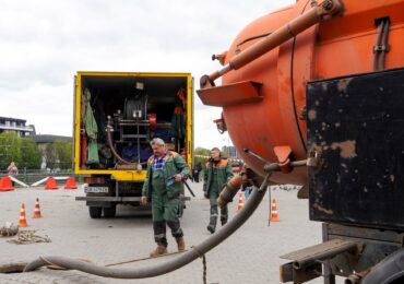 В Ужгороді триває санація каналізаційного колектора на Театральній площі