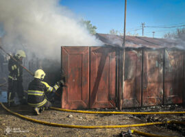 У Мукачеві рятувальники ліквідували пожежу в гаражі