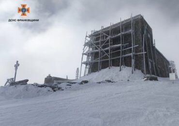 На високогір'ї Карпат температура повітря -5°C