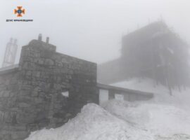 На високогір’ї Карпат туман та хмарно