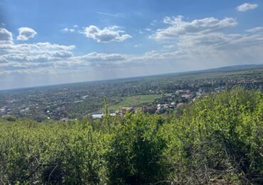 На Берегівщині туристка травмувалася під час прогулянки біля озера