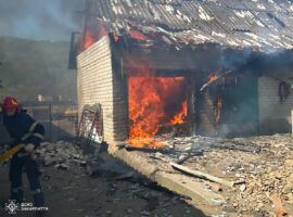 Під час пожежі на Хустщині травмувався 75-річний власник