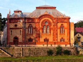 У Закарпатській філармонії відновили екскурсії для туристів