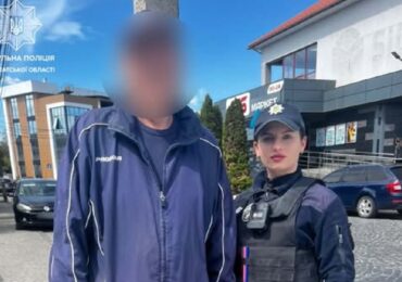 У Мукачеві патрульні повернули загублений гаманець власнику
