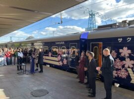 Укрзалізниця запустила новий флагманський поїзд «Сакура» на маршруті Київ — Ужгород