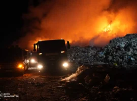 Рятувальники продовжують ліквідовувати пожежу на сміттєзвалищі поблизу Ужгорода