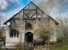 На Рахівщині ліквідували пожежу в житловому будинку