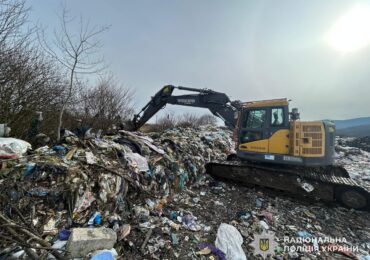 Поліція Сваляви повідомила про підозру посадовцю комунального підприємства за забруднення земель
