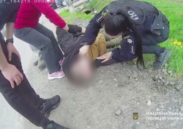 У Сваляві поліцейська допомогла непритомному військовослужбовцю