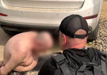 Стріляв у правоохоронців: на Закарпатті затримали озброєного викрадача жінки з 3-річною дитиною