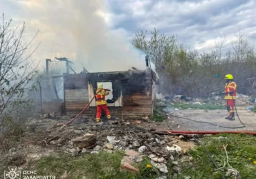 У Хусті вогнеборці ліквідували пожежу в житловому будинку