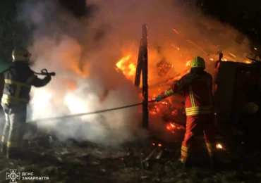 На Хустщині горіла надвірна споруда
