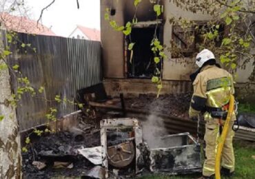 Вогнеборці ліквідували пожежу в надвірній споруді на Мукачівщині та врятували житловий будинок