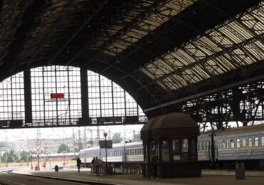 На залізничному вокзалі Львова загинув закарпатець під колесами потяга