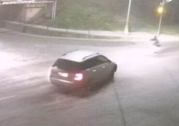 ДТП в Ужгороді: мотоцикліст перелетів через авто