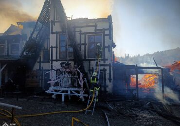 Рятувальники ліквідували пожежу на території курорту в селі Ізки