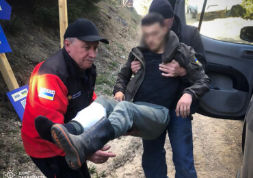 Упродовж вихідних гірські рятувальники двічі надавали допомогу травмованим туристам у Карпатах
