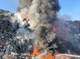 У селі Барвінок поблизу Ужгород знову спалахнула пожежа на сміттєзвалищі