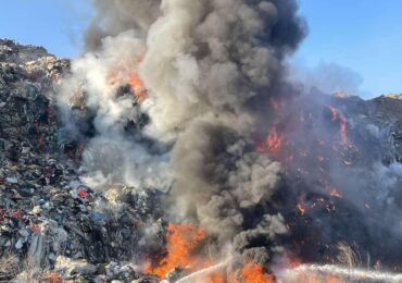 У селі Барвінок поблизу Ужгород знову спалахнула пожежа на сміттєзвалищі