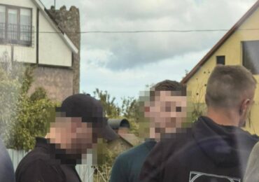 В Ужгороді затримали нацгвардійця під час отримання $6000 за переправлення чоловіків через кордон