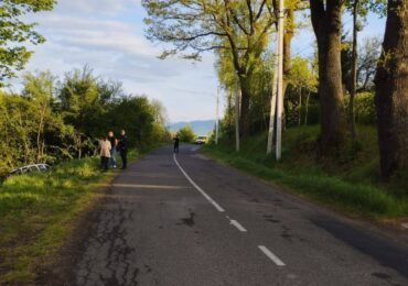 Дитина вибігла за м’ячем: на Тячівщині 7-річна дівчинка потрапила під авто