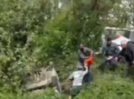 У передмісті Ужгорода сталася ДТП, внаслідок якої легковий автомобіль перекинувся у кювет