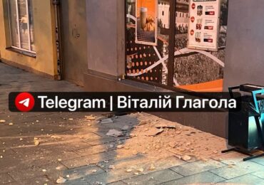 Обвал фасаду в центрі Ужгорода: травмовано продавчиню магазину