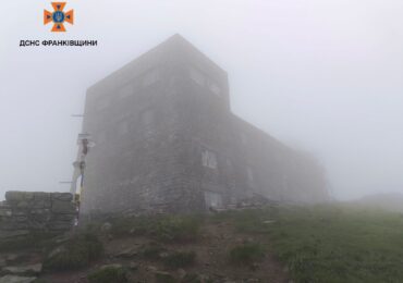 На високогір'ї Карпат хмарно та дощ