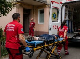 На Тячівщині жінка впала з балкона третього поверху