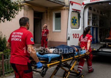 На Тячівщині жінка впала з балкона третього поверху