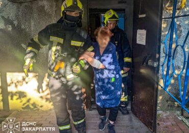 У Тячеві надзвичайники врятували 92-річну жінку