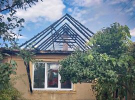 На Тячівщині сусіди врятували 80-річного чоловіка з палаючого будинку