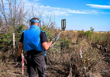 Закарпатські сапери продовжують розміновувати деокуповану Миколаївщину