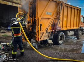 У Іршаві вогнеборці ліквідували пожежу у сміттєвозі